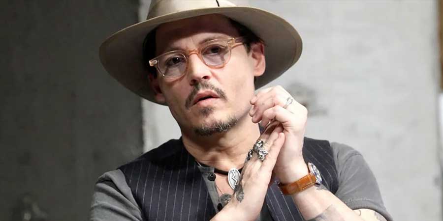 iroon.com: Photos: Persian emblem on the ring of Johnny Depp